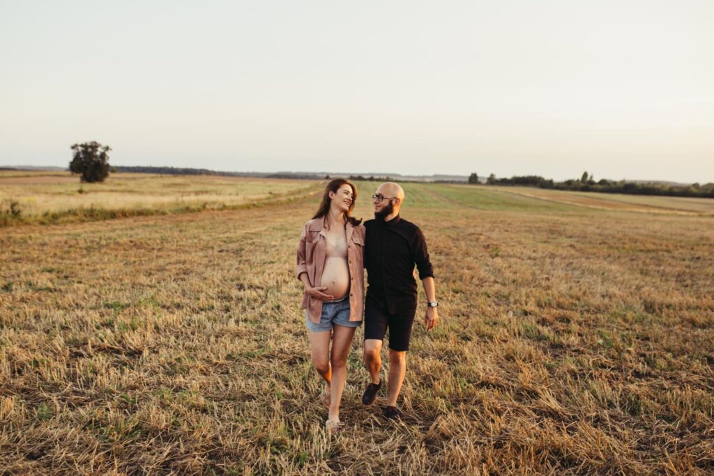 justyna-i-piotrek-sesja-ciążowa-o-zachodzie-słońca-fotograf-rodzinny-kielce (13)